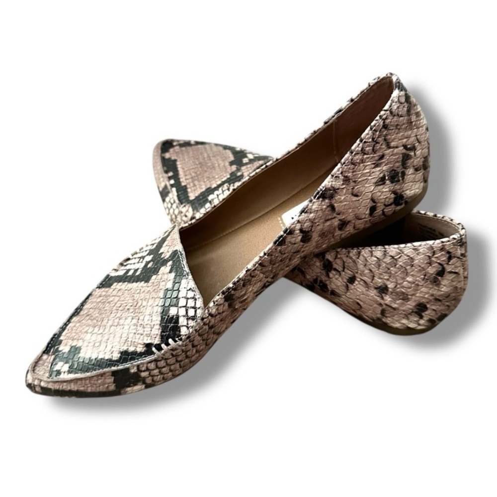 Steve Madden Feather Snakeskin Print Loafers Women’s Size 6M Point Toe Flats